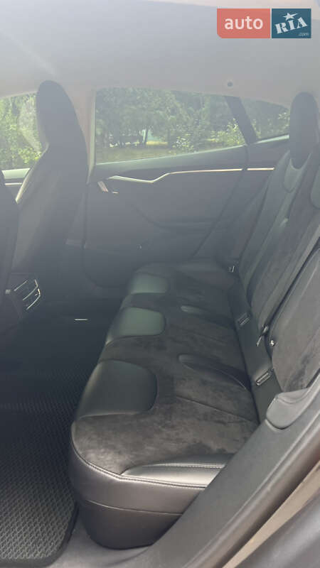 Ліфтбек Tesla Model S 2015 в Одесі