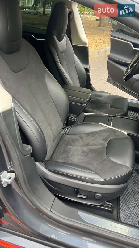 Ліфтбек Tesla Model S 2015 в Одесі
