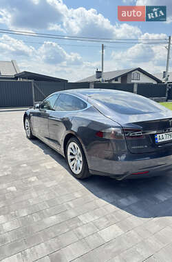 Лифтбек Tesla Model S 2015 в 