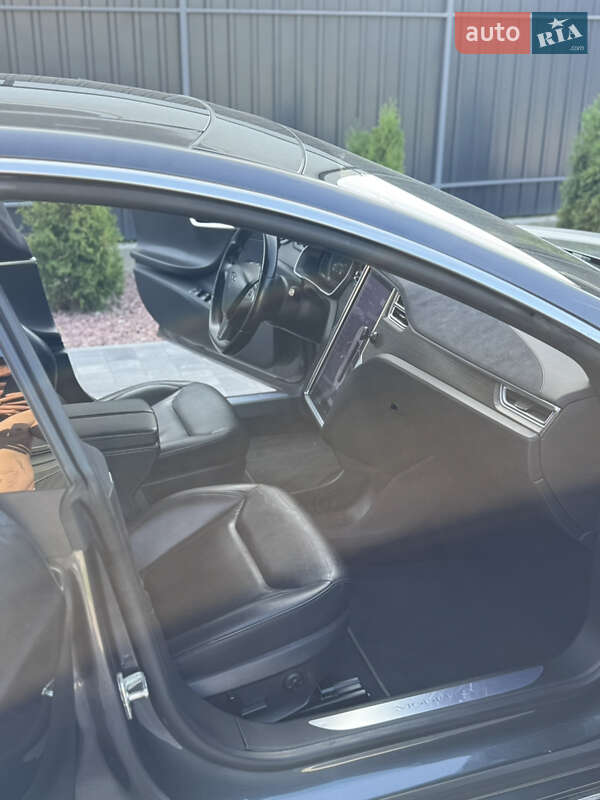 Лифтбек Tesla Model S 2015 в Киеве