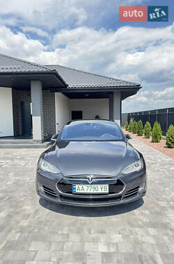 Лифтбек Tesla Model S 2015 в 