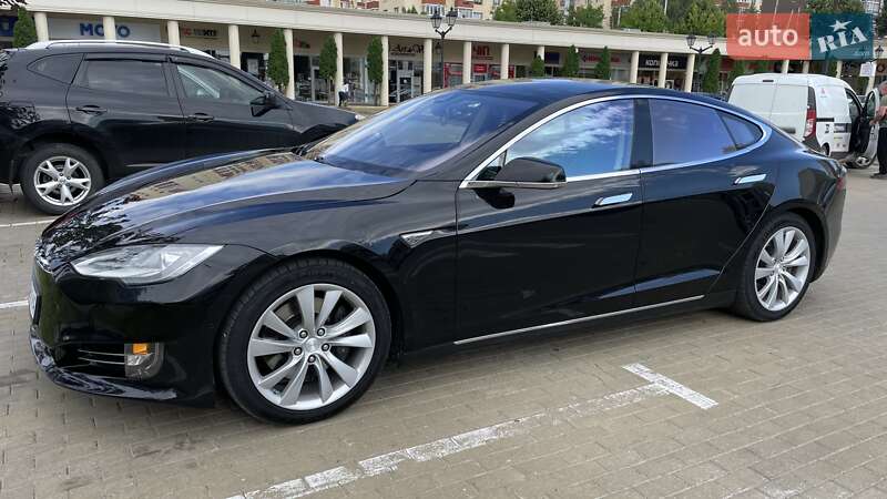 Лифтбек Tesla Model S 2015 в 