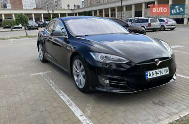 Лифтбек Tesla Model S 2015 в 
