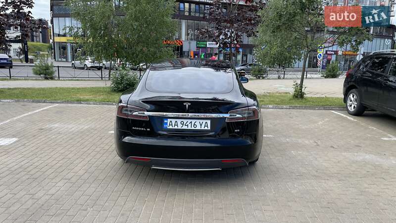 Лифтбек Tesla Model S 2015 в Хмельницком