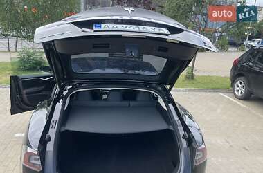 Лифтбек Tesla Model S 2015 в 