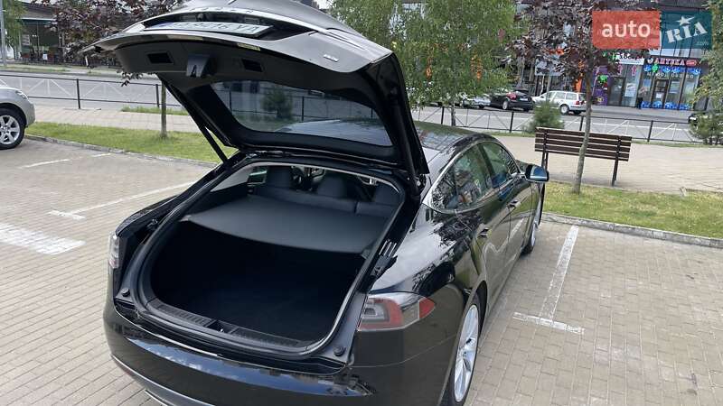 Лифтбек Tesla Model S 2015 в Хмельницком