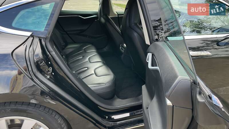 Лифтбек Tesla Model S 2015 в Хмельницком