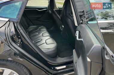 Лифтбек Tesla Model S 2015 в 
