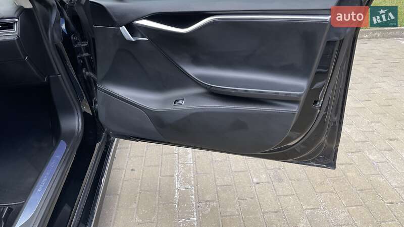 Лифтбек Tesla Model S 2015 в Хмельницком