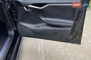 Лифтбек Tesla Model S 2015 в 