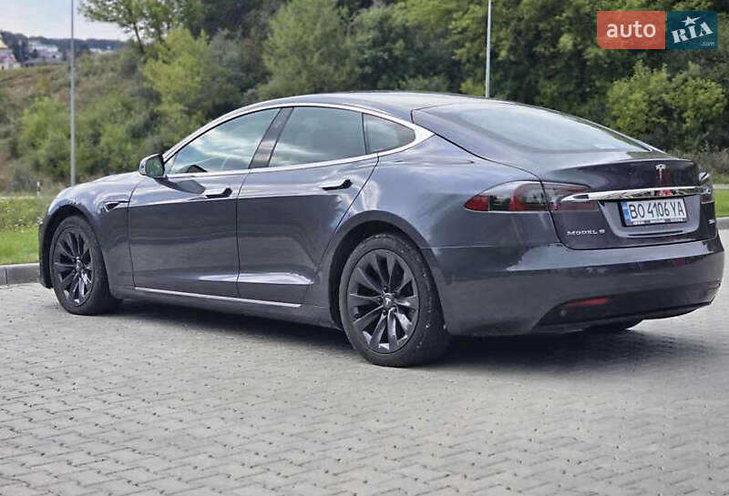 Лифтбек Tesla Model S 2018 в Киеве
