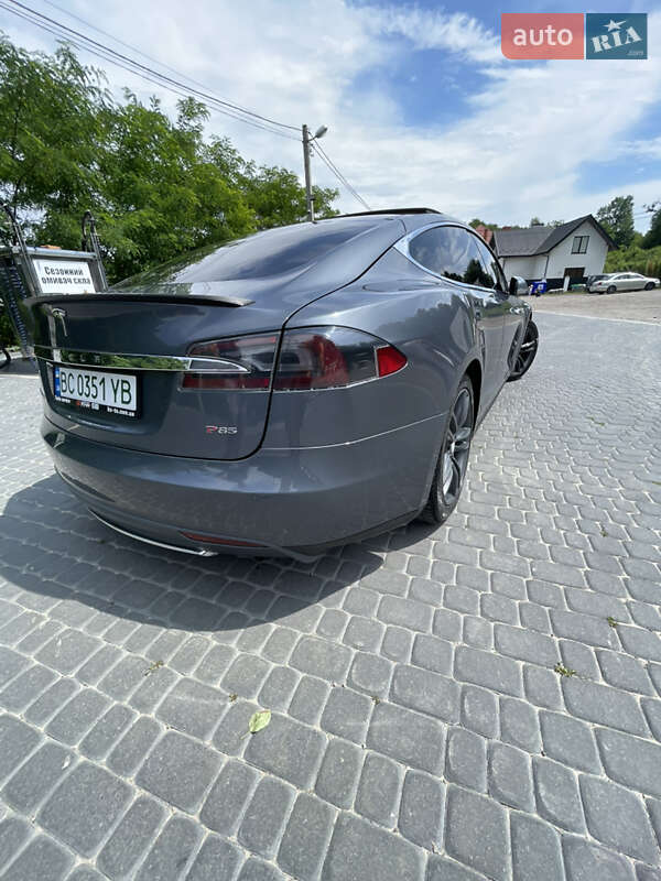 Лифтбек Tesla Model S 2014 в Львове