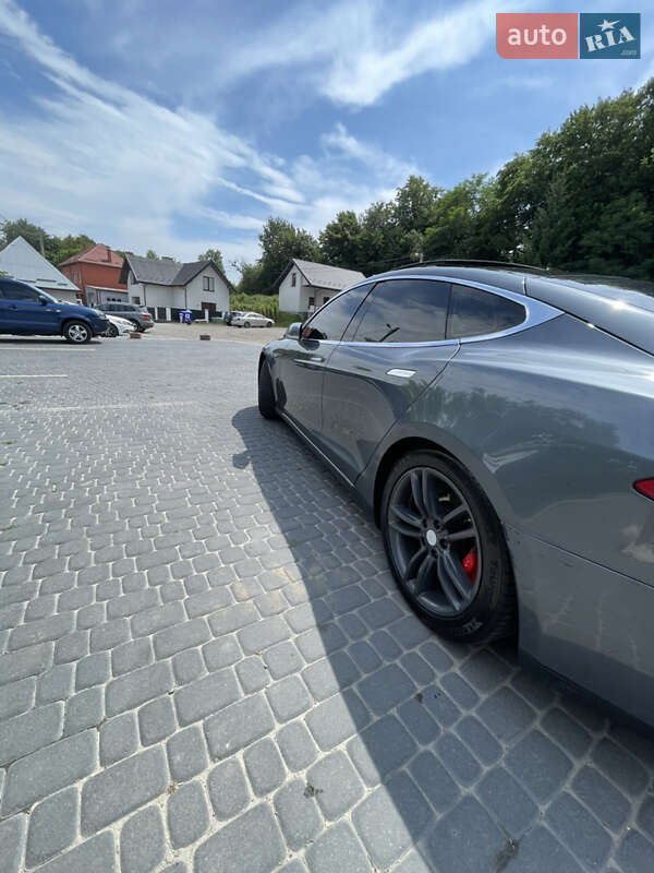 Лифтбек Tesla Model S 2014 в Львове
