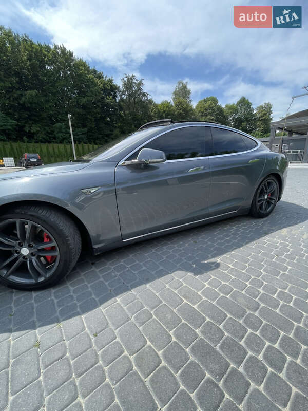 Лифтбек Tesla Model S 2014 в Львове