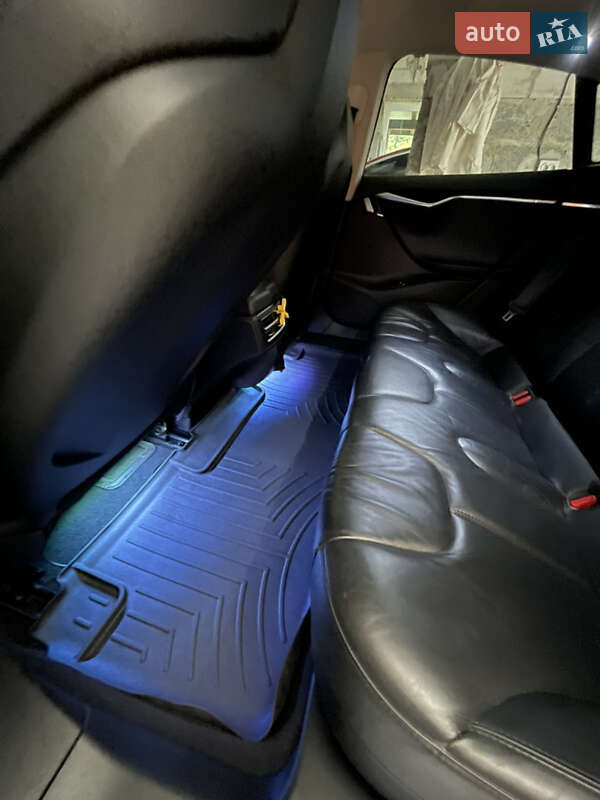 Лифтбек Tesla Model S 2014 в Львове