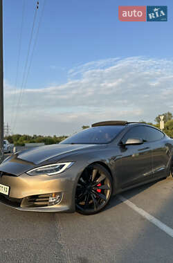 Лифтбек Tesla Model S 2016 в 