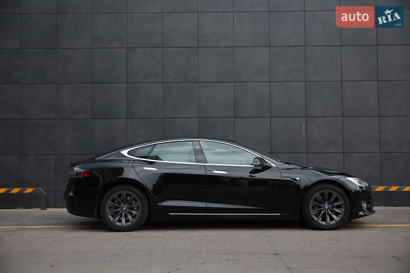 Ліфтбек Tesla Model S 2017 в Житомирі