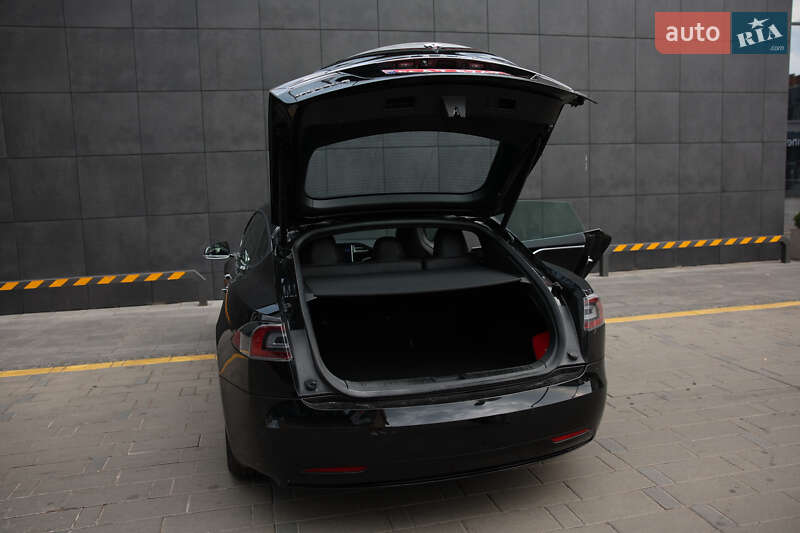 Ліфтбек Tesla Model S 2017 в Житомирі