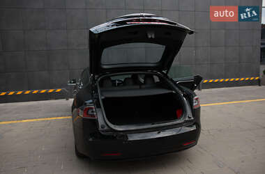 Лифтбек Tesla Model S 2017 в 