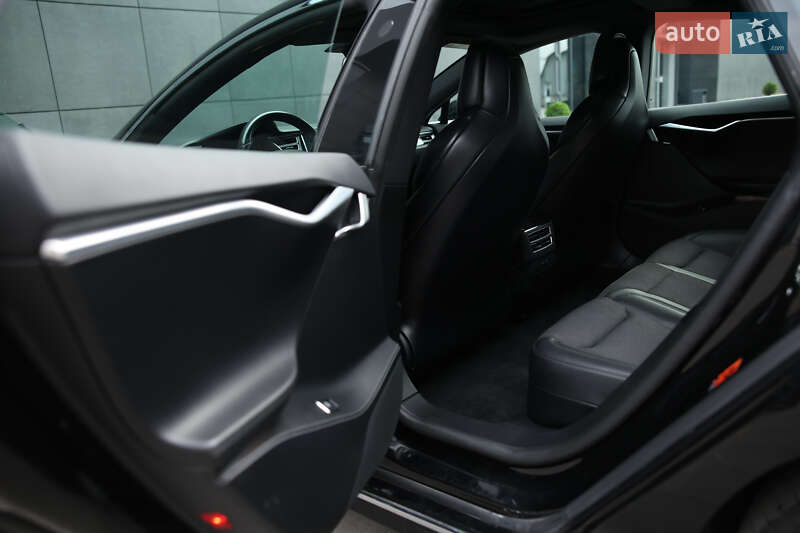 Ліфтбек Tesla Model S 2017 в Житомирі