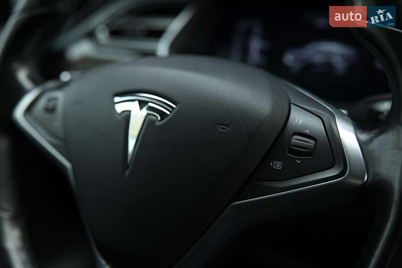 Ліфтбек Tesla Model S 2017 в Житомирі