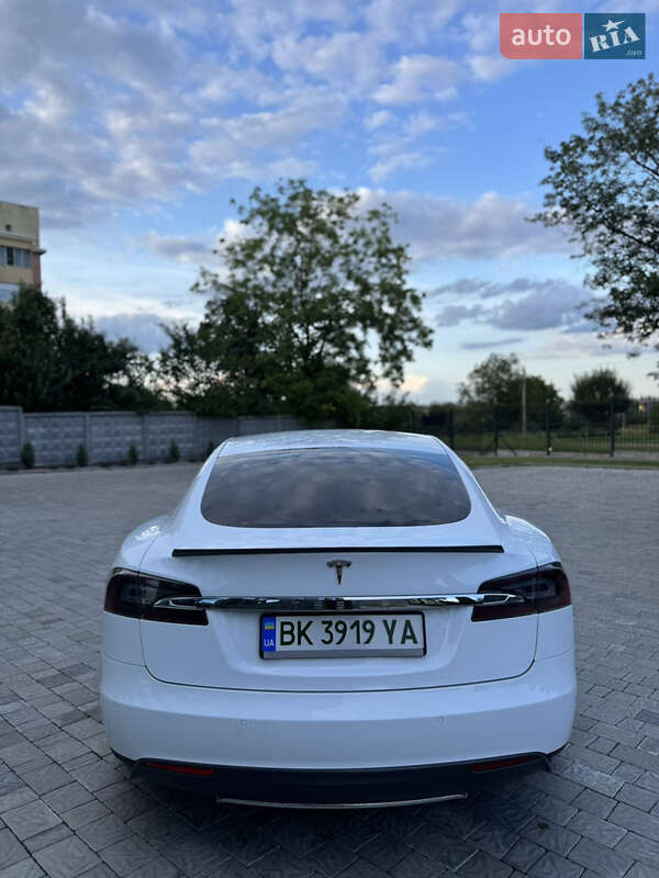Лифтбек Tesla Model S 2015 в Ровно фото 9 Лифтбек Tesla Model S 2015 в Ровно