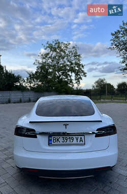 Лифтбек Tesla Model S 2015 в 