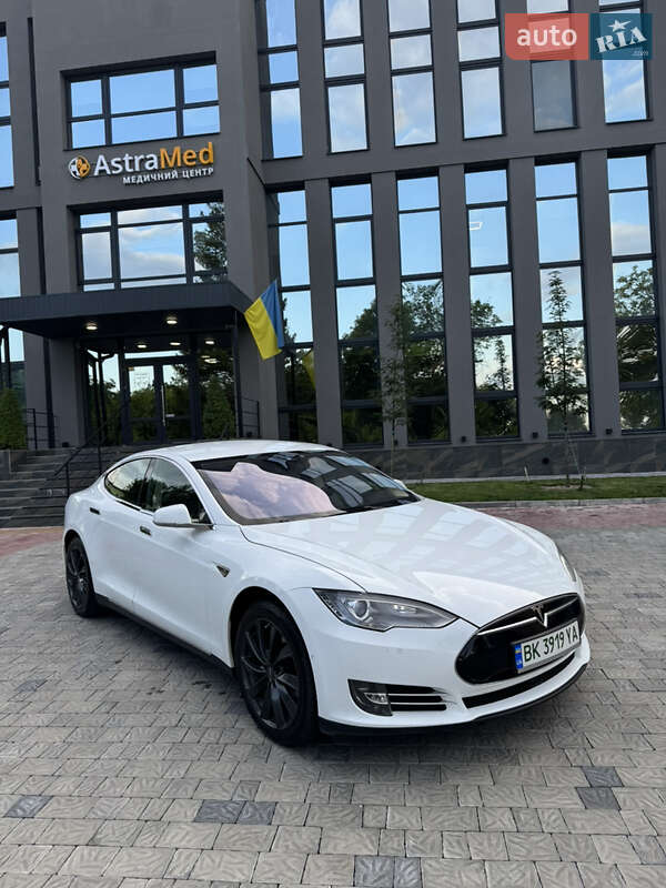 Лифтбек Tesla Model S 2015 в Ровно фото 24 Лифтбек Tesla Model S 2015 в Ровно
