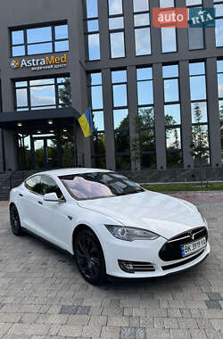 Лифтбек Tesla Model S 2015 в 