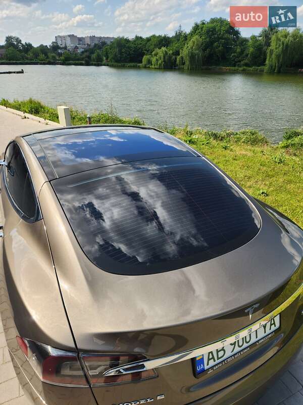 Лифтбек Tesla Model S 2016 в Виннице