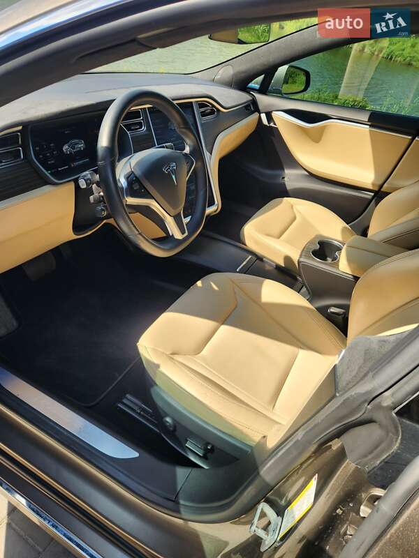 Лифтбек Tesla Model S 2016 в Виннице