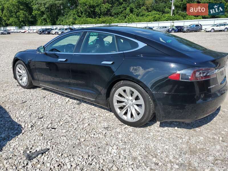 Лифтбек Tesla Model S 2018 в Львове