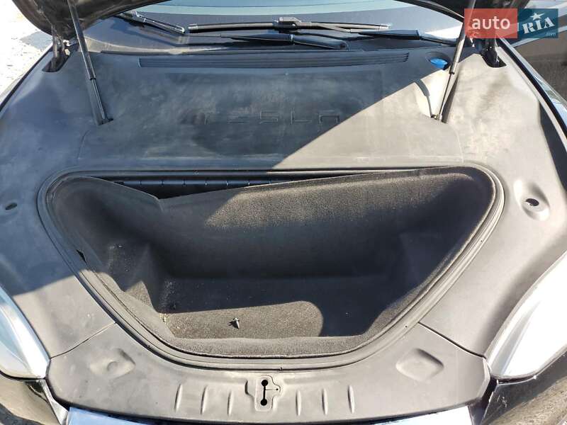 Лифтбек Tesla Model S 2018 в Львове