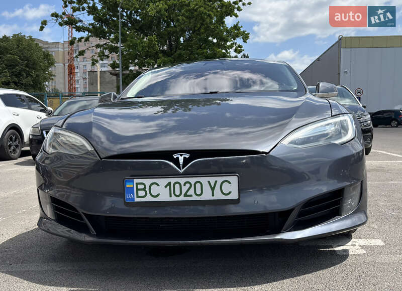 Ліфтбек Tesla Model S 2017 в Львові