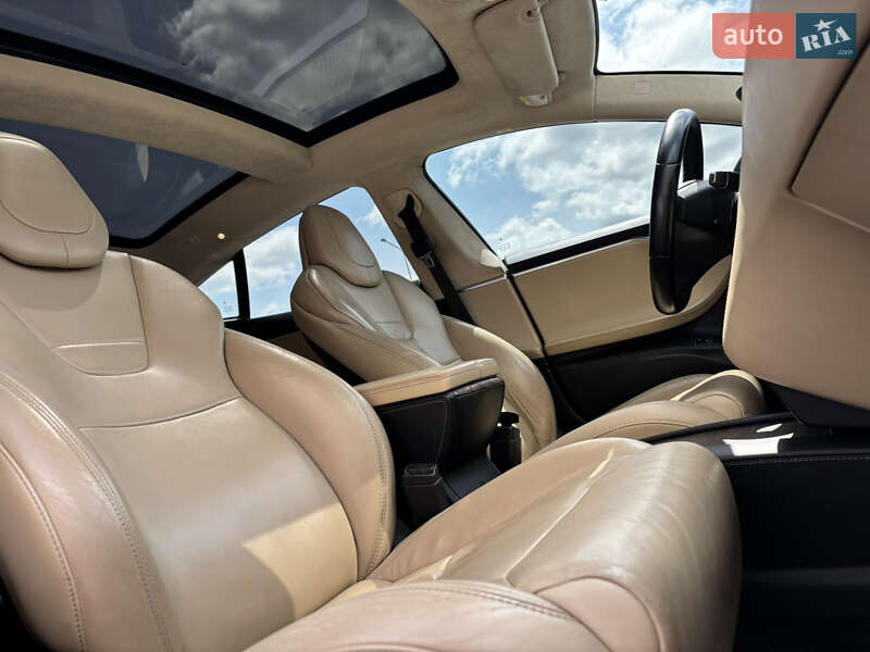 Ліфтбек Tesla Model S 2017 в Львові