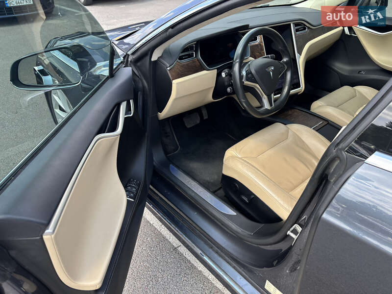 Ліфтбек Tesla Model S 2017 в Львові