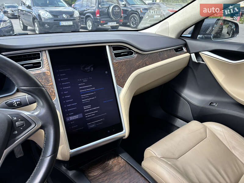 Ліфтбек Tesla Model S 2017 в Львові