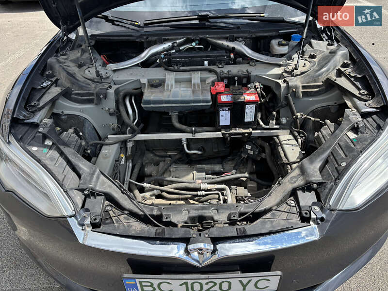 Ліфтбек Tesla Model S 2017 в Львові