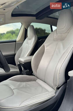 Лифтбек Tesla Model S 2013 в 