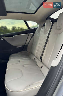 Лифтбек Tesla Model S 2013 в 