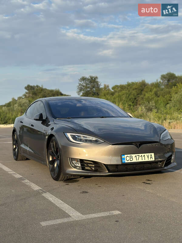 Лифтбек Tesla Model S 2016 в 