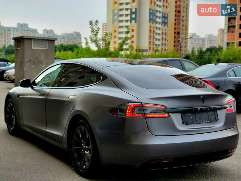 Ліфтбек Tesla Model S 2017 в Києві