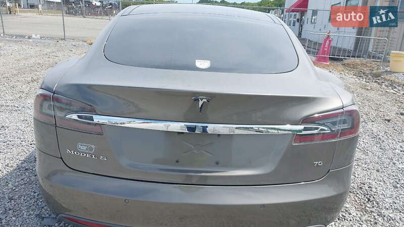Ліфтбек Tesla Model S 2016 в Львові