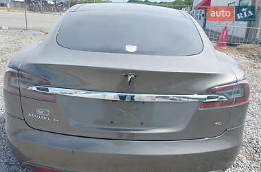 Лифтбек Tesla Model S 2016 в 