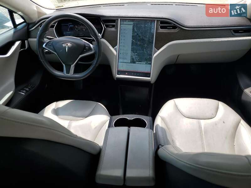 Ліфтбек Tesla Model S 2014 в Львові
