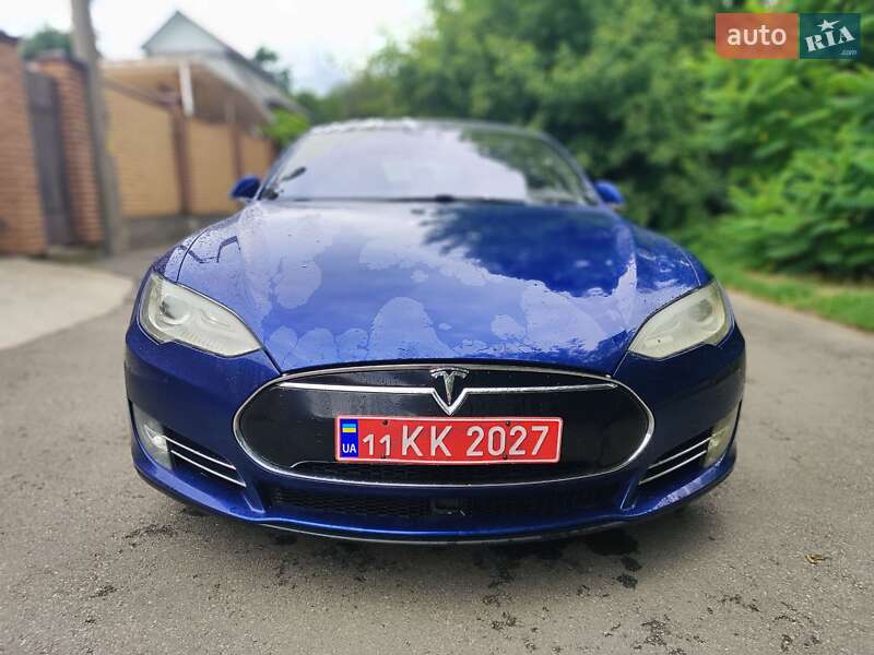 Лифтбек Tesla Model S 2016 в Киеве