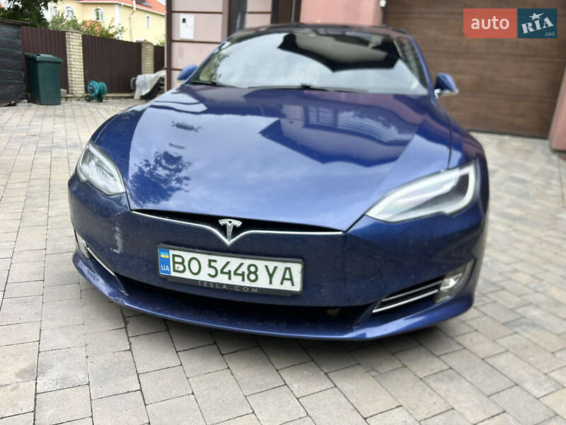 Лифтбек Tesla Model S 2016 в 
