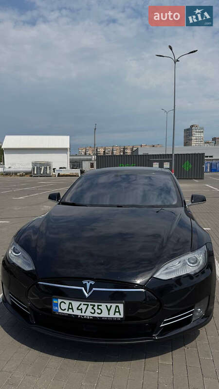 Tesla Model S 2015