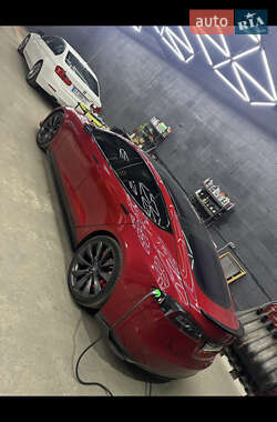 Лифтбек Tesla Model S 2014 в 