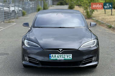 Лифтбек Tesla Model S 2016 в 